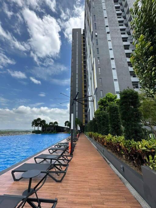 Honey Homestay- Sunway Grid X-park Legoland Jb Medini Singapore Apartment *